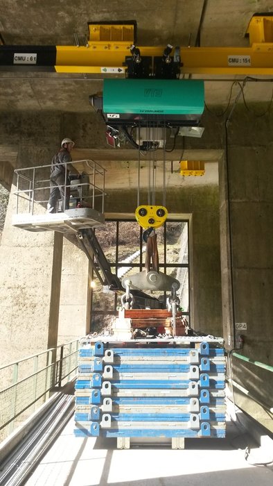 Op de Maulde installeert de firma MEIJE EUROBLOC VT lieren van VERLINDE voor de renovatie van zes waterkrachtdammen van het Franse elektriciteitsbedrijf EDF